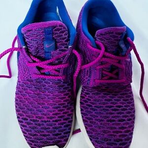 Nike Roshe Run Flyknit Sneakers Purple Pink Blue Women’s 7.5